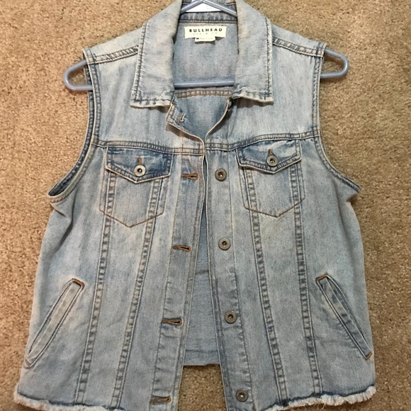 Bullhead Jackets & Blazers - ⭐️GREAT CONDITION⭐️ Sleeveless Jean Jacket ❤️